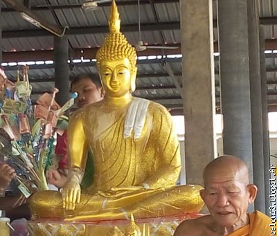 Bouddha son disciple et l arbre a fric ......toute la Thaïlande modern