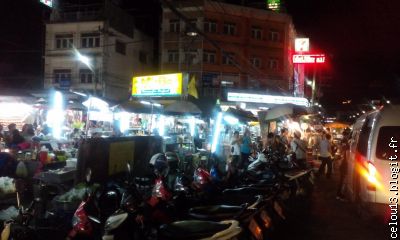 Changement de décor le marché de nuit d Hua Hin