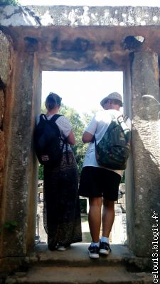 Ouf un peu d ombre dans le Preah Roup Temple