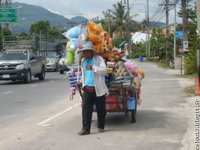 Qui veut sa peluche ou son pouf ?