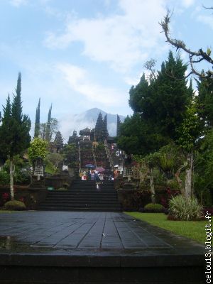 arrivee au temple sous le Mont Agung