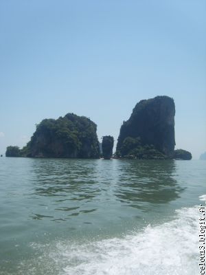 Bonjour James Bond..........Island