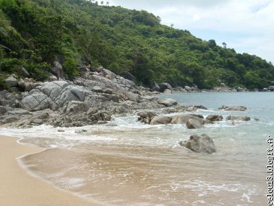 L'extrémité droite de la plage