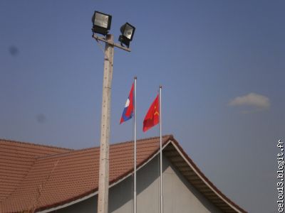 La aussi il flotte ....le drapeau Rouge