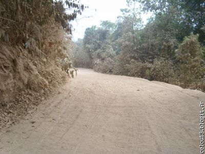 la  piste pour le bout Ouest de l'ile