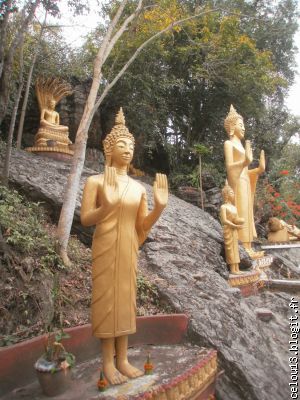 Les statues qui tronent sur tout le mont