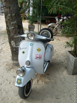 Il y a peut etre plus de Vespa ici qu en France ...sans rire