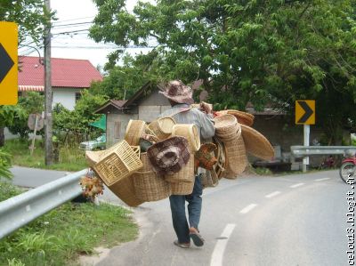 Là c'est sa corbeille ou son chapeau