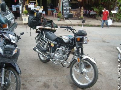 Une moto du Camarade voisin