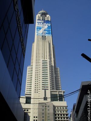 Tour Baiyoke 2 vue d'en bas