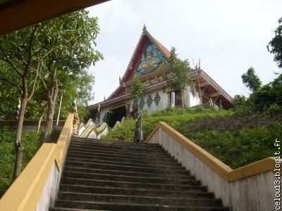 Accés au Temple comme souvent par des escaliers sans fin