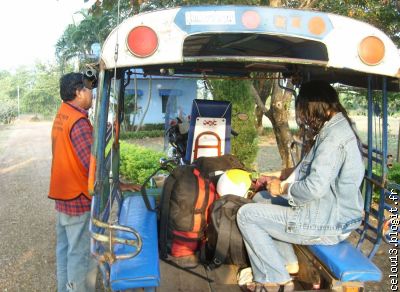 Direction le Bus en Tuk-Tuk 30 Kms